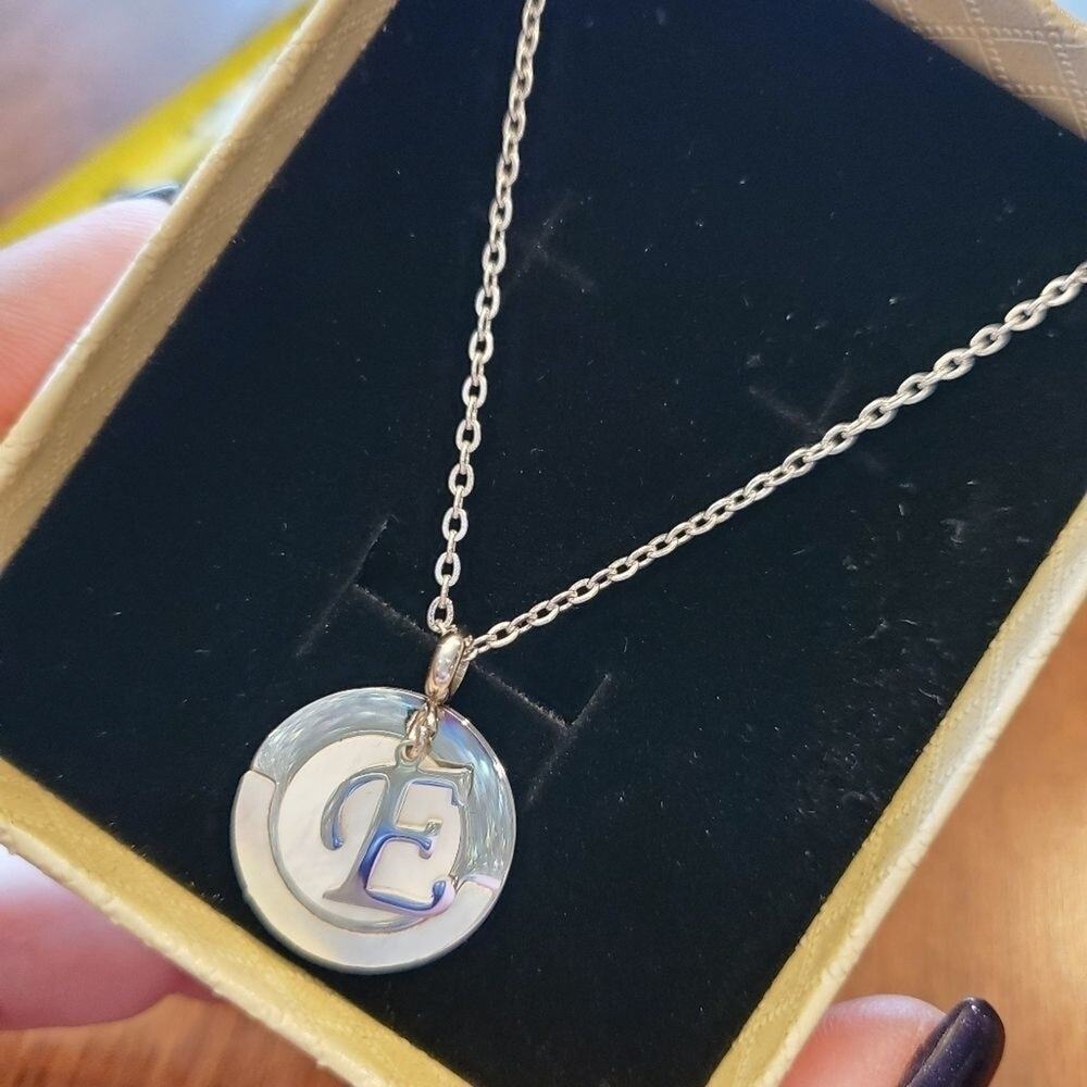 INITIAL NECKLACE - Picture 9 of 11